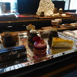 ザ・ロビーラウンジ - 2015年11月　ピエール・エルメの、ケーキが並んでいました！