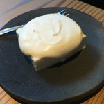 三ツ豆珈琲 - 自家製ミルクチーズケーキ