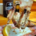 とりしん一 - 手羽先￥130脂がのった手羽先は堪らなく旨いです