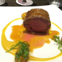 ケンゾーエステイトワイナリー 六本木ヒルズ店 - 肉料理。子羊のルーロー仕立て、南瓜とローズマリーのニョッキ添え。ピスタチオとシェーヴルチーズのソース