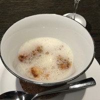 ケンゾーエステイトワイナリー 六本木ヒルズ店 - 前菜。オマール海老とバニラのクリュスタッセ”シャンピニヨンロワイヤル”