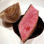 Le Caneton - ヴァンデ県　シャランの鴨　玉ねぎトリュフと黒ニンニクのアンサンブル