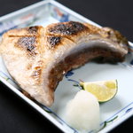 Nihonshu Kanki - 天然ぶりかまの塩焼き