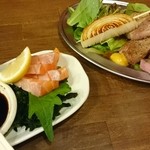 スタンド GONTa2 - サーモン(280円)、トンテキ(480円)