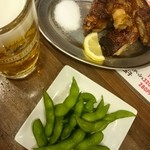 スタンド GONTa2 - ビール(190円)、豚足(300円)、枝豆(100円)