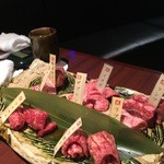 焼肉専科　肉の切り方 - 切り方任せ八種盛り