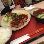 かつふみ - 今日のジャンボロースは厚切り