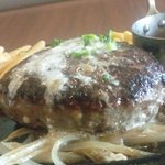 ロイヤルホスト - 黒×黒ハンバーグ（ガーリッククリームソース）1,166円