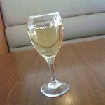 ロイヤルホスト - グラス白ワイン 280円