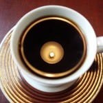 コーヒーショップ ハチカフェ - エチオピア・イルガチェフェ・ゴティティ（深煎り）性懲りも無くライトを浮かべてみました(^^ゞ