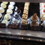 ロートンヌ - フロマージュクリュ346→購入．ショコラグリオティーヌ、girigiri、の形に感嘆．