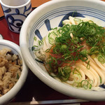 梅田はがくれ - 生じょうゆ定食（1.5玉。値段は変わらず。）。具だくさんの炊き込み御飯も美味しい。