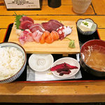 漁十八番 - 刺身定食