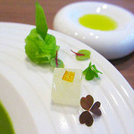 エマーブル - マイクロオゼイユ、レッドオクサリス、
      
      酸味のあるオゼイユとオクサリスという香草