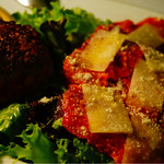 トラットリア グランボッカ - イチボのレアハンバーグと和牛のカルパッチョ