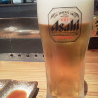 鴨川たかし - ビールはアサヒ