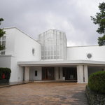 パサージュ 琴海 - 大村湾の高台に建っている白い館のパサージュ琴海