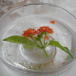 パサージュ 琴海 - 冷製スープが乗っていたガラス容器