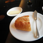 パサージュ 琴海 - パリパリのパンとバター