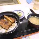 Yoshinoya - うな丼、おしんこセット。