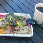 “野菜たっぷりビビンバ”とコーヒー