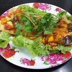 White Rose - Hoanh Thanh Chien（ホアン・タン・チエン）｡揚げワンタンである｡豚ミンチとエビのすり身をワンタンで丁寧に折り畳んで作られている｡