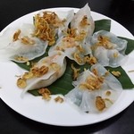 White Rose - Banh Bao Banh Vac（バイン・バオ・バイン・ヴァック）
            ｡通称White Rose｡米粉で作った皮にエビのすり身を詰めて蒸し揚げたもの｡ニョクマムで食べるが､何個でもいける｡