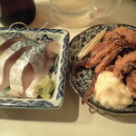元祖立ち飲み屋 - 20151102 しめさば250円，イカゲソ揚げ180円，ホッピー460円（追加中110円）