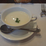 ラパン・アジル - 温かいジャガイモスープ