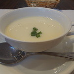 ラパン・アジル - 温かいジャガイモスープ