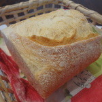 ラパン・アジル - オーナーシェフさんこだわりの特注パン