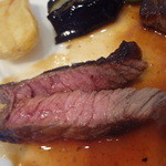 ラパン・アジル - お肉料理：牛肉（もも）のソテー　デミグラスソース