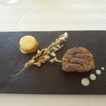 アミューズ：秋刀魚と菊花のテリーヌ、馬鈴薯のスモーク添え