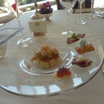 テラコヤ - 前菜：４種のオードブル盛り合わせ　白身魚のムースとホワイトアスパラのコンソメジュレをのせて