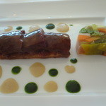 テラコヤ - 肉料理：牛肉のスパイスコンフィをモモ肉のプレゼで包んでフォアグラとハーブ２種のソース、タンのラグー・イチジク風味と共にの肉料理