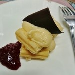 裏サブロン - クラッカーとオレンジクリームのミルフィーユ苺ジャム添え