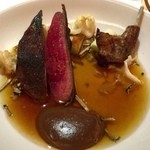レフェルヴェソンス - 美しい農村風景〜ヴァンデ産鳩の炙り焼きと内臓のソース、葱のコンソメ、スペルト小麦、花びら茸