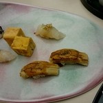 やま中・本店　鮨と日本料理　 - 特選3000円 二人前(ランチ) 二皿目
            鮑ひとつ食べちゃいました