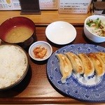 餃子の花家 - 餃子８個セットご飯大盛り