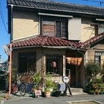 カレー屋ヌンクイ - 古い長屋住宅の端家