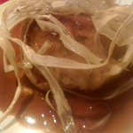 ブラッスリー・ハル - チキンと赤土ポテトの網脂包みロースト