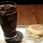 プロント イル バール - アイスコーヒー＆チーズエッグマフィン