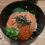 Oubaitouri - 冬限定✨鮭イクラ丼850円　プチプチイクラが最高❗