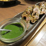 カッチャル バッチャル - 仔羊のシークカバブ、コリアンダーとミントのチャトニで2