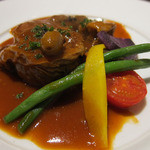 仔羊肩肉のオリーブ煮込み