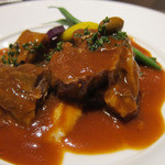 仔羊肩肉のオリーブ煮込み