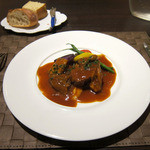 仔羊肩肉のオリーブ煮込み