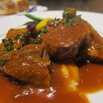 仔羊肩肉のオリーブ煮込み