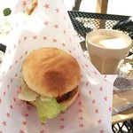 一日10食限定ソイプラスバーガー・ドリンクセット（810円・ランチパスポートで540円）