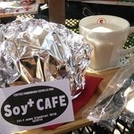 Soy+CAFE - 全部のせバーガー（918円）
